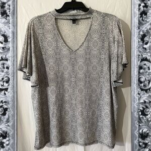 Worthington Black and White Textured Top